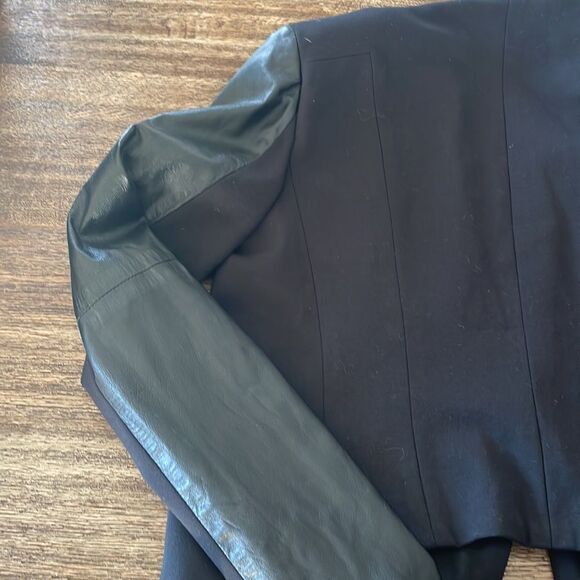 SSENSE Theory black blazer with leather arms 4 - Picture 8 of 9